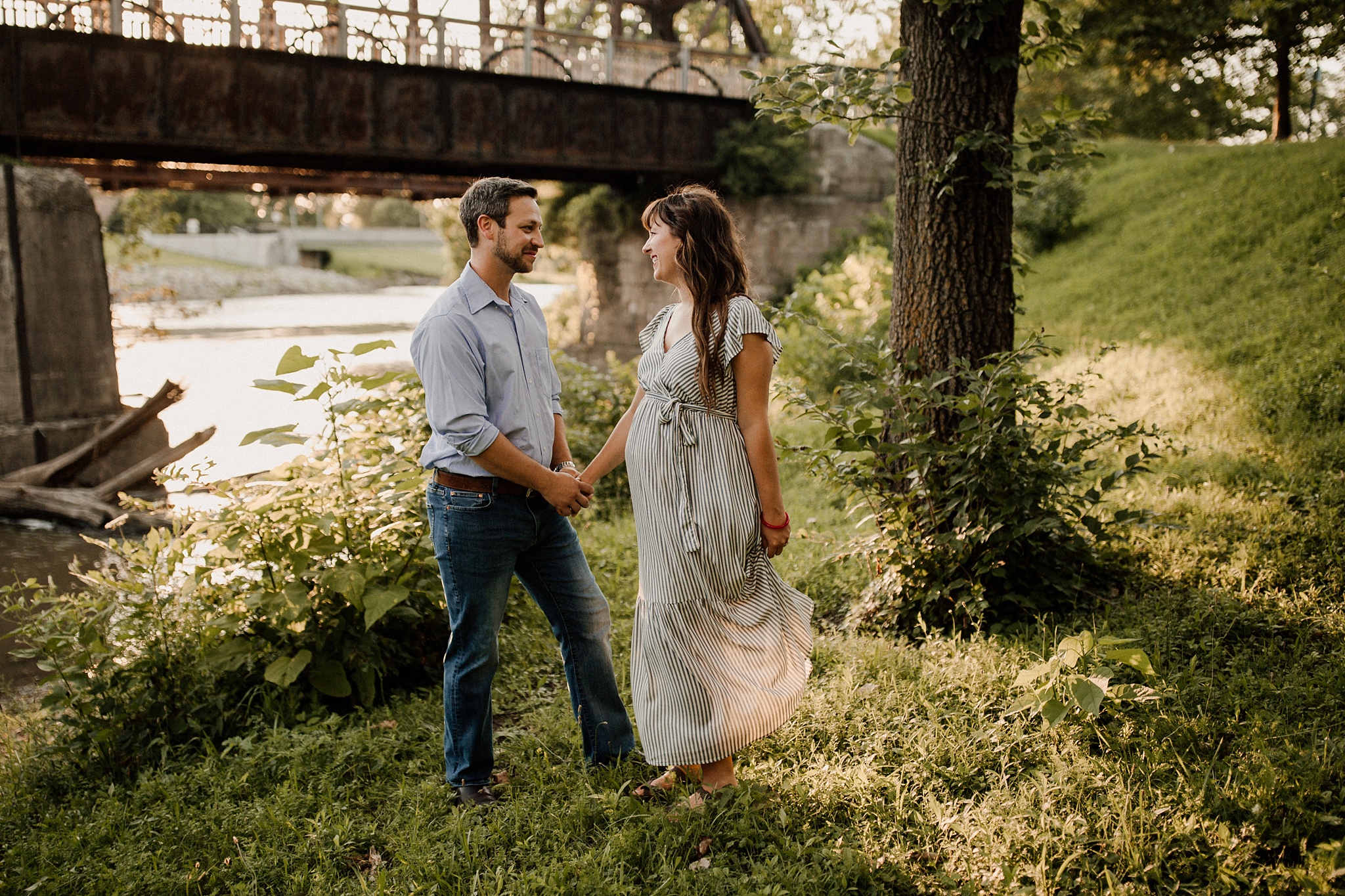 McCulloch Park Maternity Session by Meg Thompson Photography